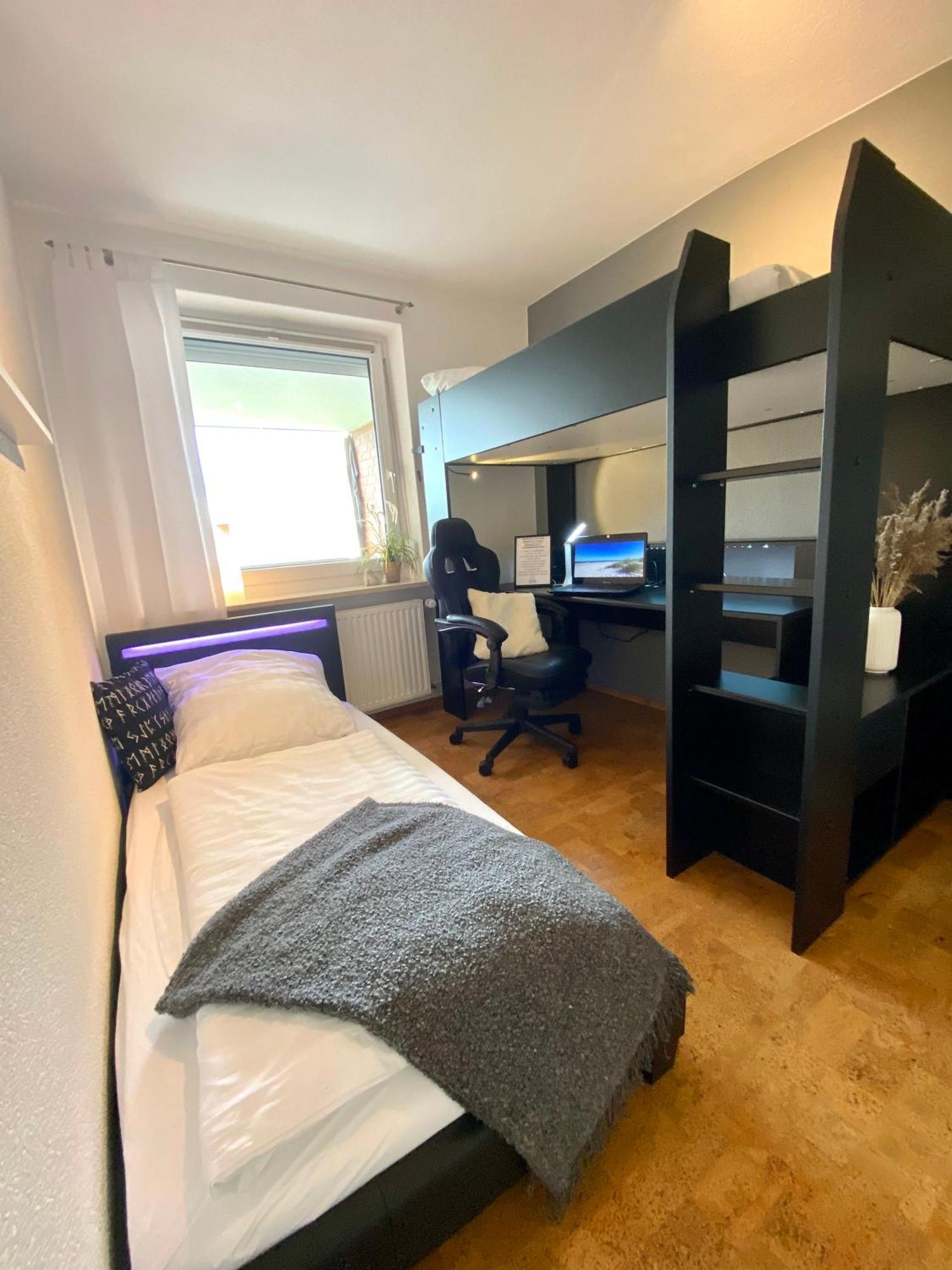 City Ferienwohnung Skyline - Mit Grossem Balkon & Xxl- Sofa Fuer Bis Zu 4 Personen Bremerhaven Exterior foto